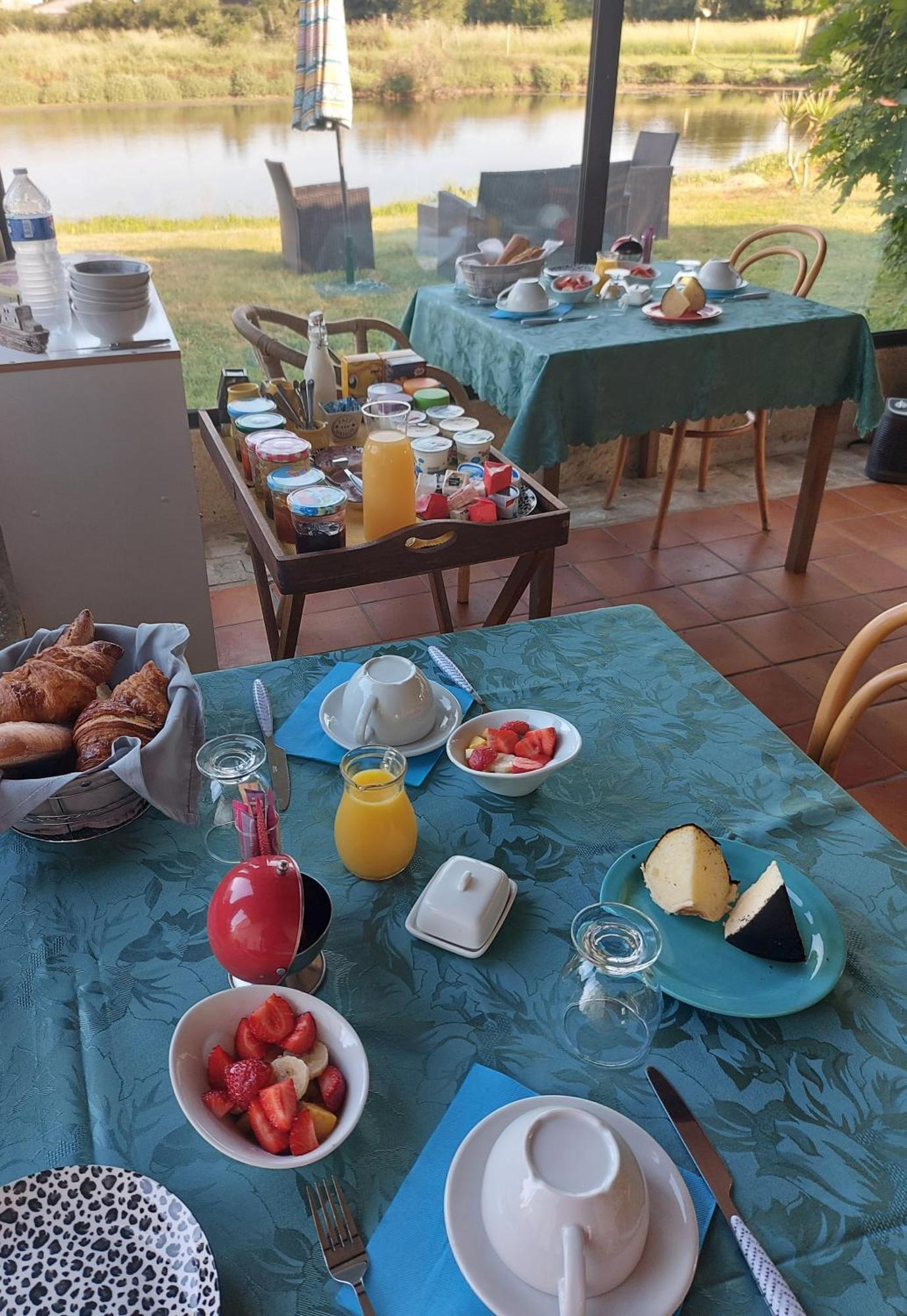 Moulin De Mauzac Bed and Breakfast Saint-Just-Luzac Εξωτερικό φωτογραφία